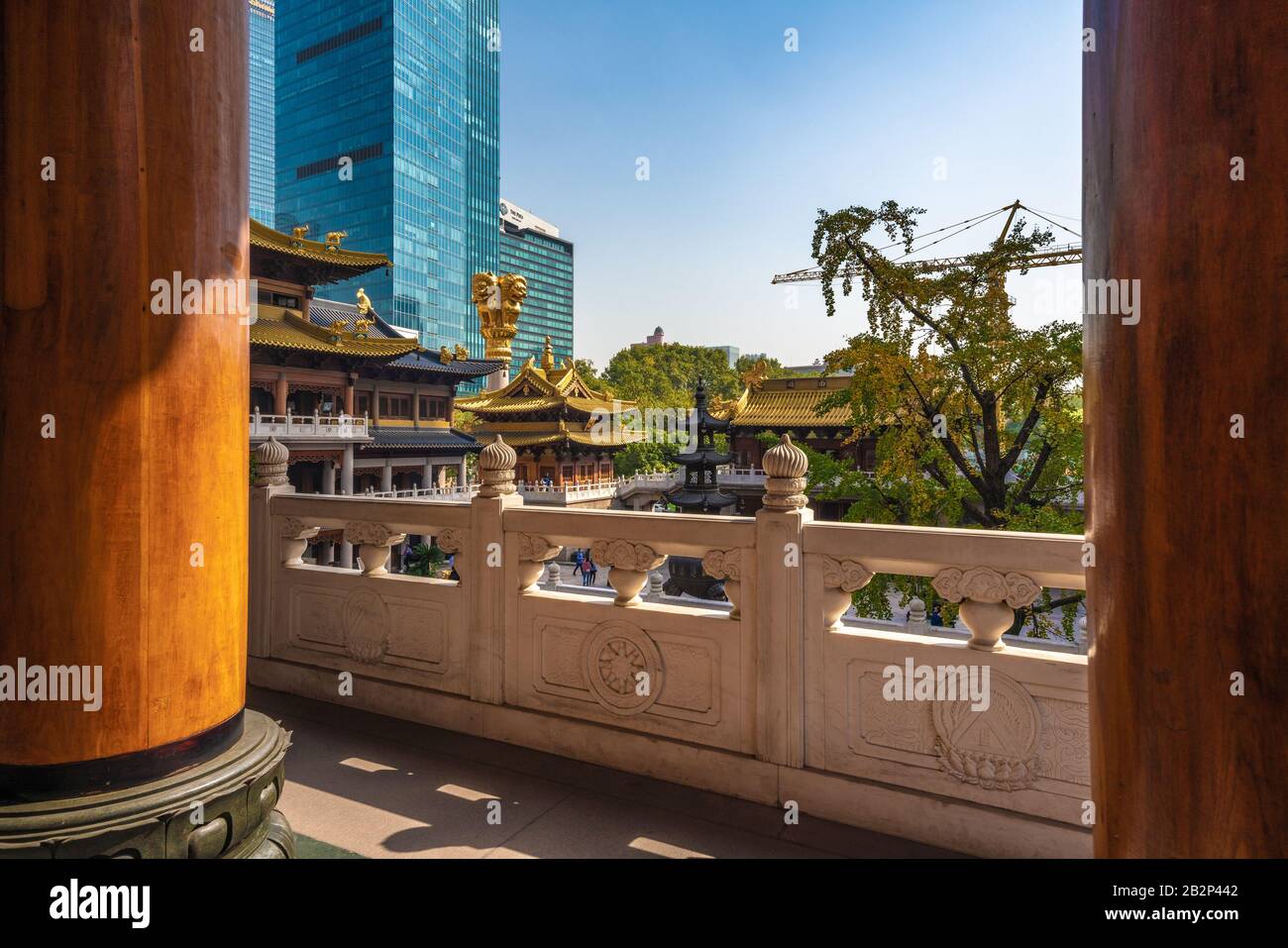 Shanghai, CHINE, 30 OCTOBRE : architecture traditionnelle au temple de Jing'an, un temple bouddhiste chinois traditionnel le 30 octobre 2019 à Shanghai Banque D'Images