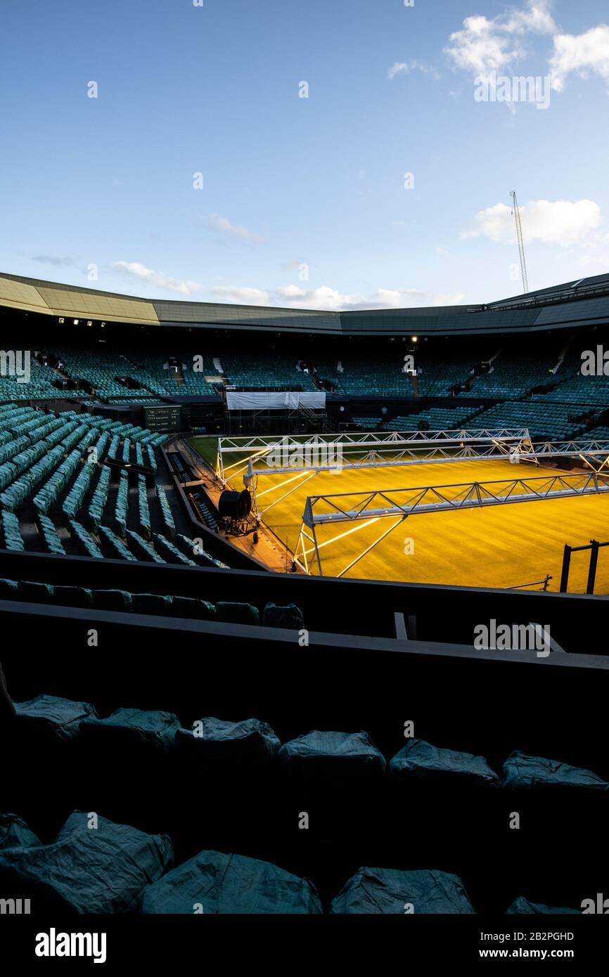 Les préparatifs d'hiver sur le court du Centre à Wimbledon, le siège des championnats de tennis de Wimbledon le plus ancien tournoi de tennis au monde, Londres, Royaume-Uni Banque D'Images
