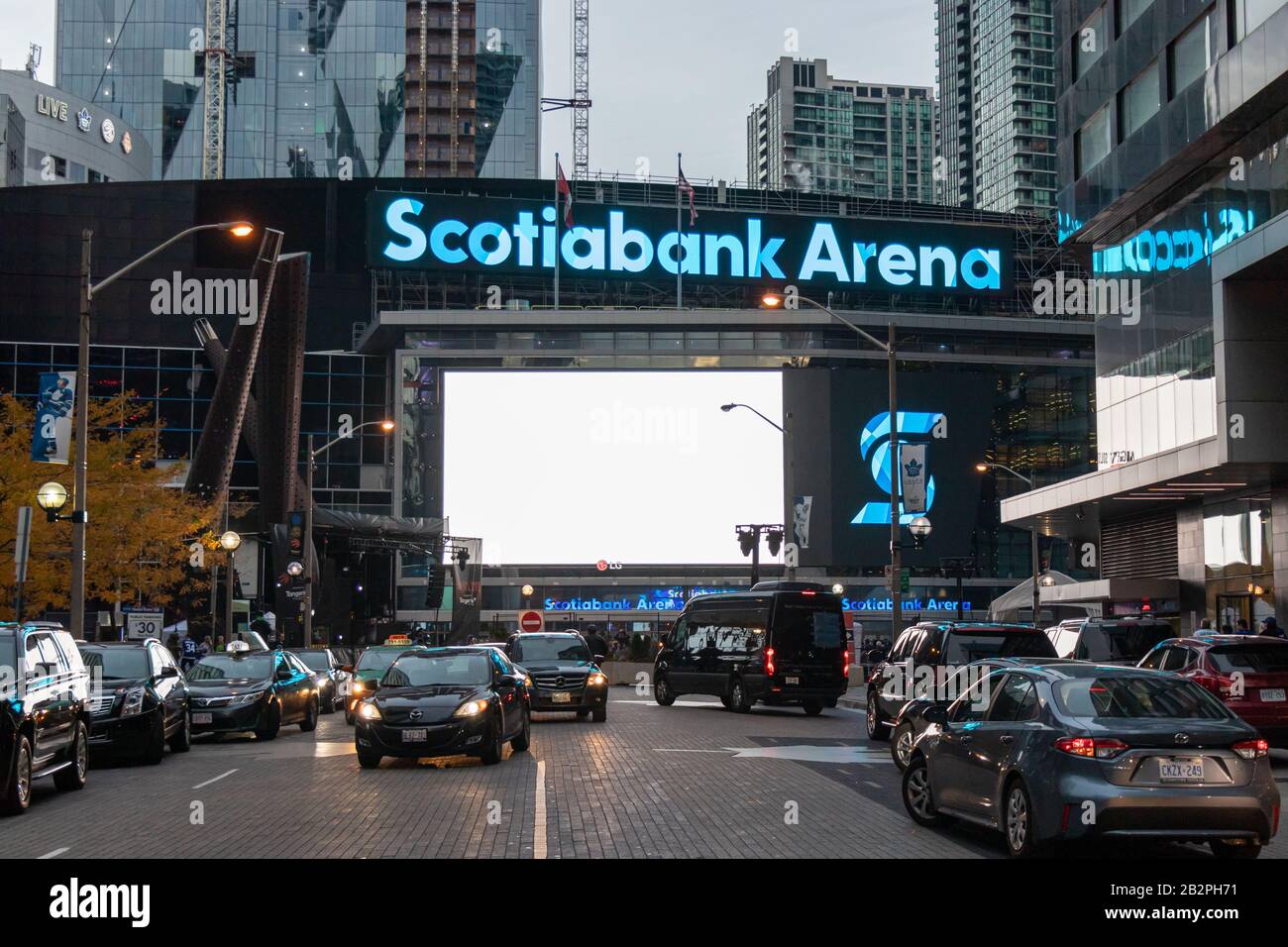 Zone occupée devant l'aréna de la Banque Scotia, Maple Leafs Square le jour du match pour les Maple Leafs de Toronto. Banque D'Images