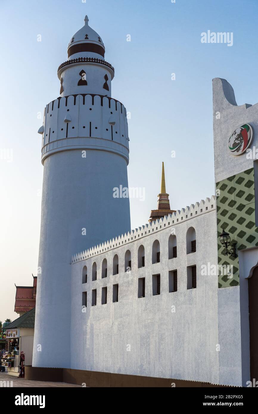 Dubaï, Émirats arabes Unis - 4 DÉCEMBRE 2017 : forteresse dans le centre de divertissement du parc Global Village Banque D'Images