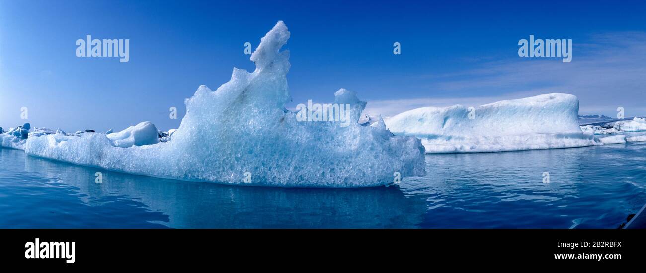 Glacier lagon Joekulsarlon, blocs de baignade dans la lagune, Islande Banque D'Images