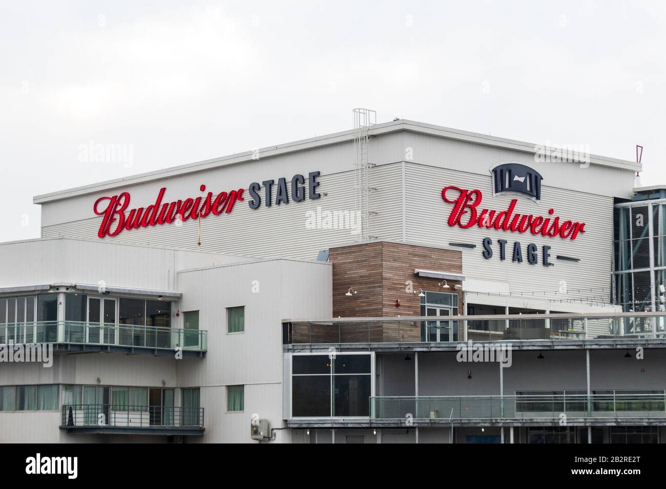 Signalisation de Budweiser Stage sur le bâtiment principal du populaire, sur la salle de concert du lac à Toronto. Banque D'Images