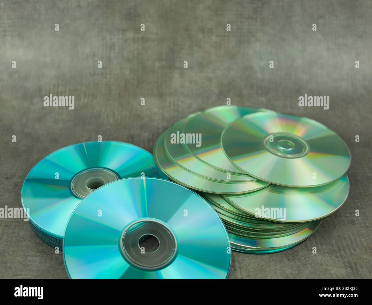 Deux petites piles de CD vierges enregistrables Banque D'Images