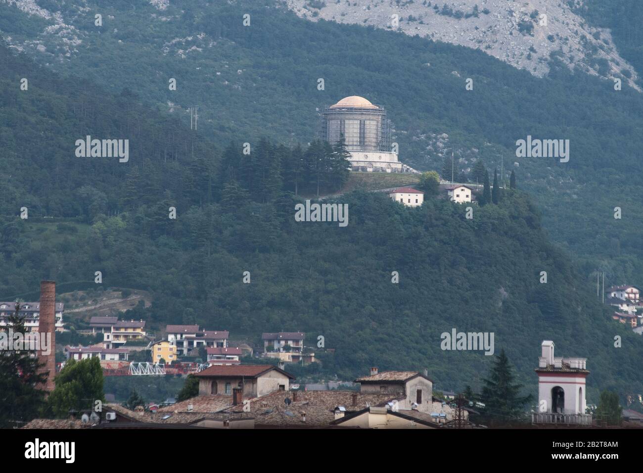 Le sacrario militare di Castel Dante (Ossuary de Castel Dante) contient 20.000 soldats italiens et austro-hongrois qui sont tombés pendant la première Guerre mondiale Banque D'Images