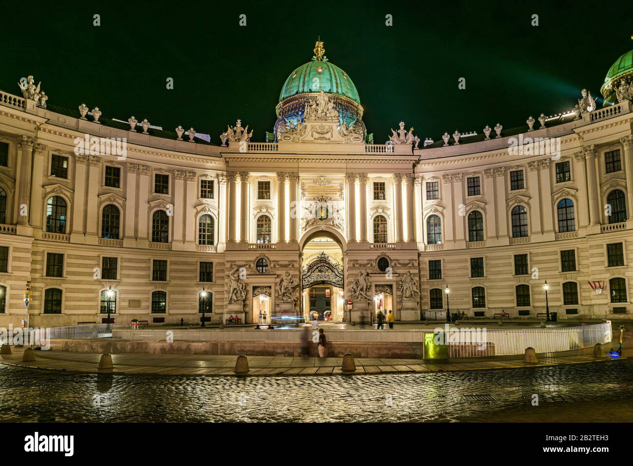 L'aile Saint-Michel a été planifiée par Joseph Emanuel Fischer von Erlach et fait partie du palais de Hofburg Banque D'Images
