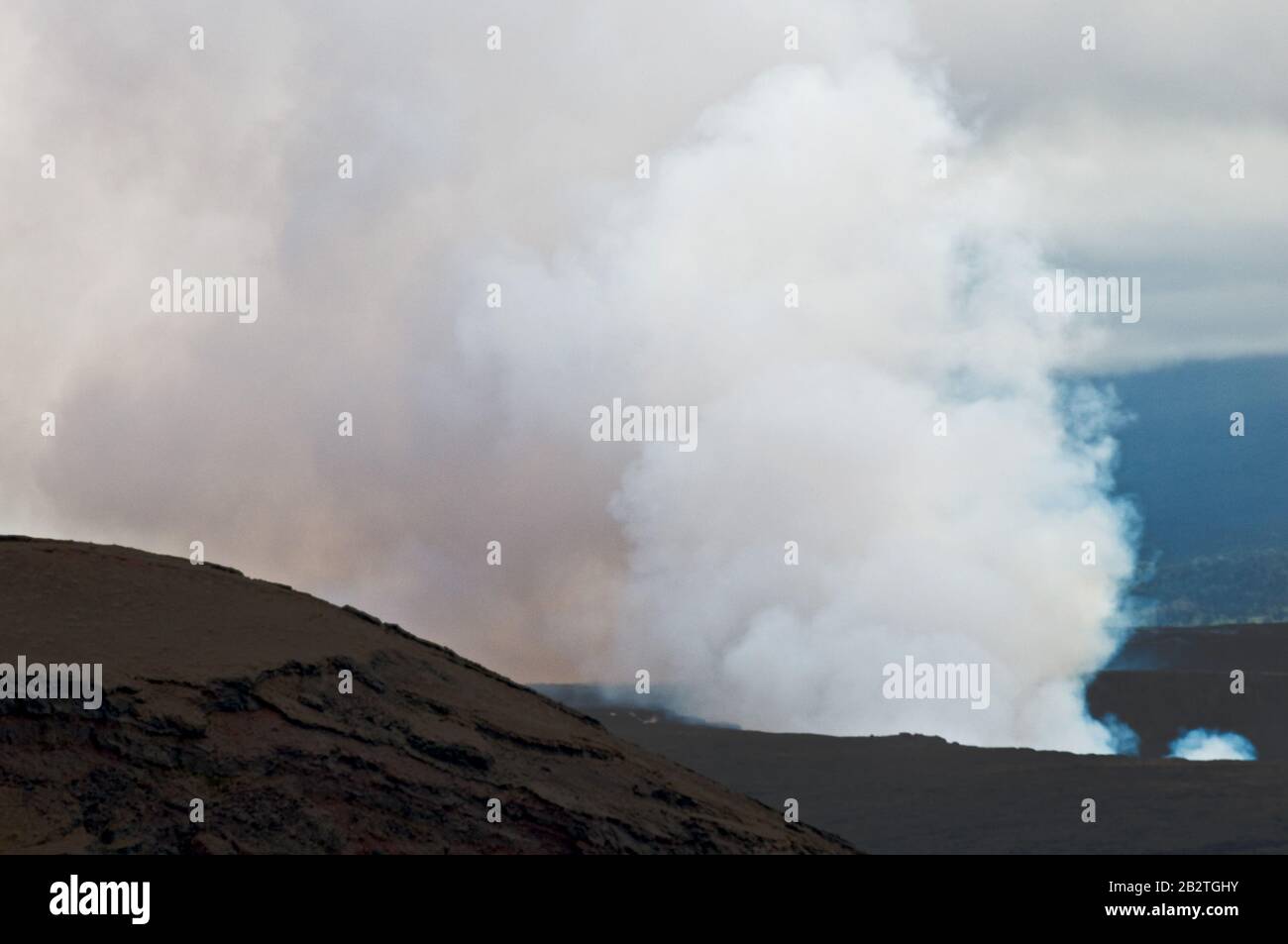 Fumeur Volcan Kilauea. Parc National Du Volcan Hawaï. Grande Île D'Hawaï. Banque D'Images