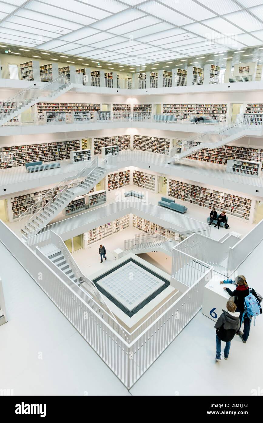 Bibliothèque de la ville, vue intérieure, architecte Eun Young Yi, Stuttgart, Bade-Wurtemberg, Allemagne Banque D'Images