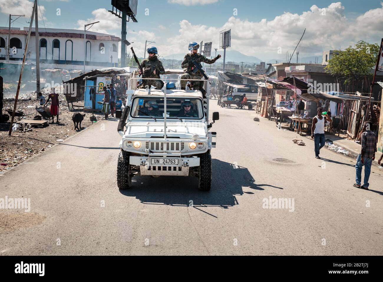 Casques bleus des Nations Unies en jeep en patrouille, MINUSTAH, Mission des Nations Unies pour la stabilisation en Haïti, Cité Soleil, Port-au-Prince, Ouest, Haïti Banque D'Images