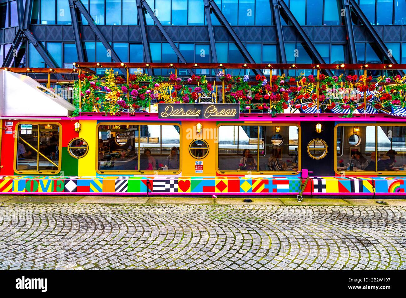 Darcie & May Green café restaurant sur une barge à Paddington, Londres, Royaume-Uni Banque D'Images
