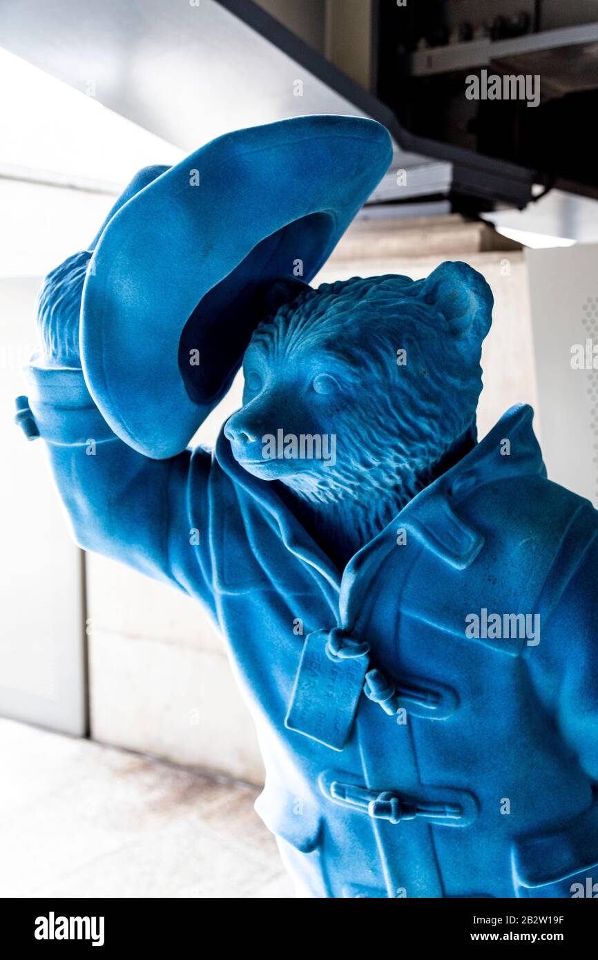 Statue de l'ours de Paddington plushy bleu, Paddington, Londres, Royaume-Uni Banque D'Images