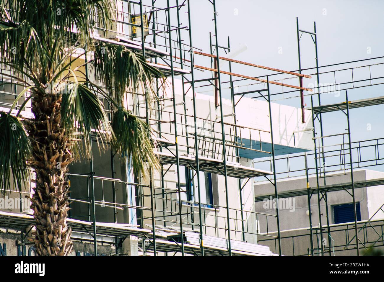 Paphos Chypre 03 mars 2020 vue d'un nouveau bâtiment en construction dans la ville de Paphos dans l'après-midi Banque D'Images