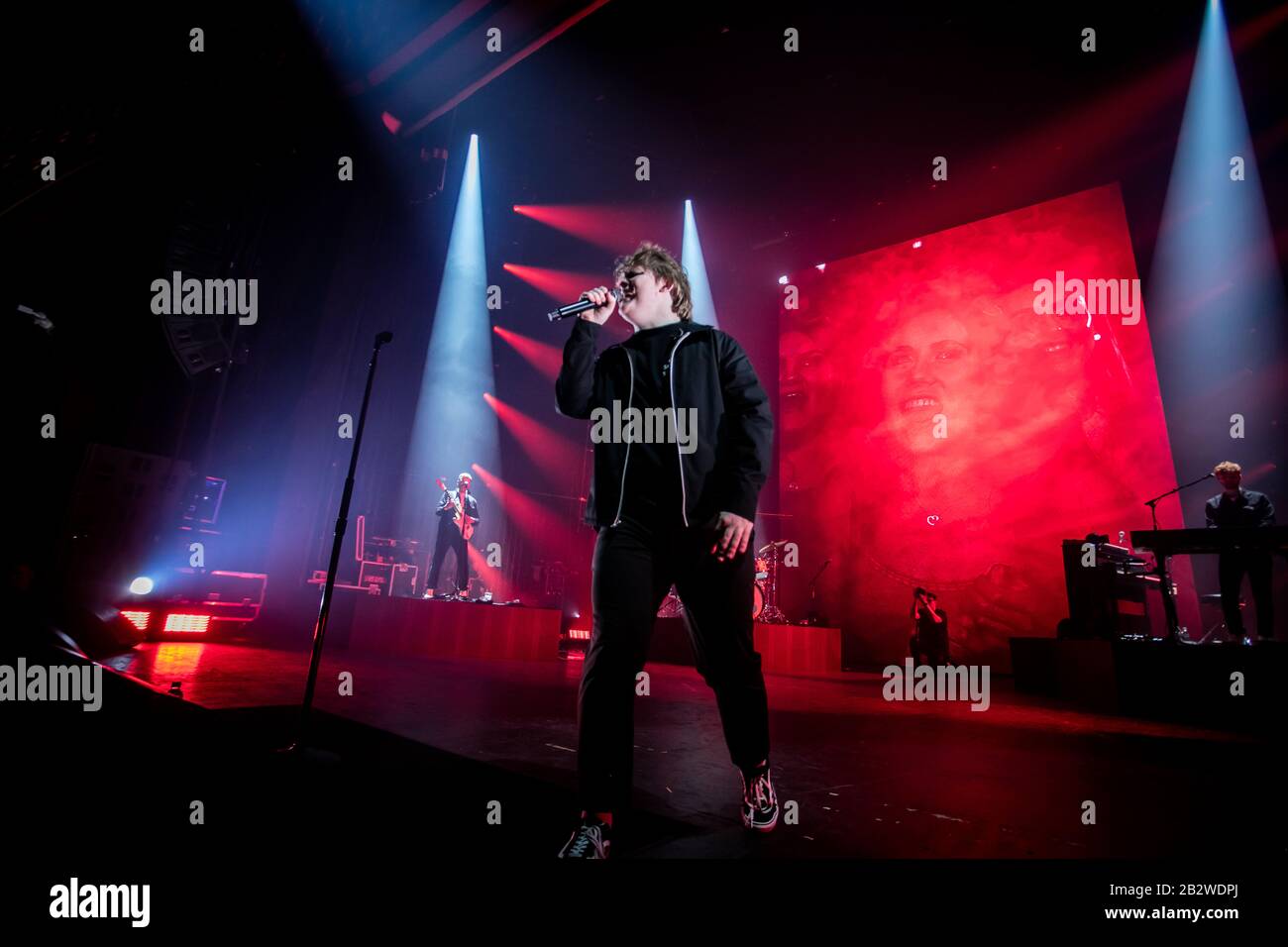 Manchester, Royaume-Uni. 3 mars 2020. Le chanteur-compositeur écossais Lewis Capaldi se produit en direct dans une foule vendue au Manchester O2 Apollo sur son titre Divinely Non Inspiré à un tour d'Étendue hellish. Banque D'Images