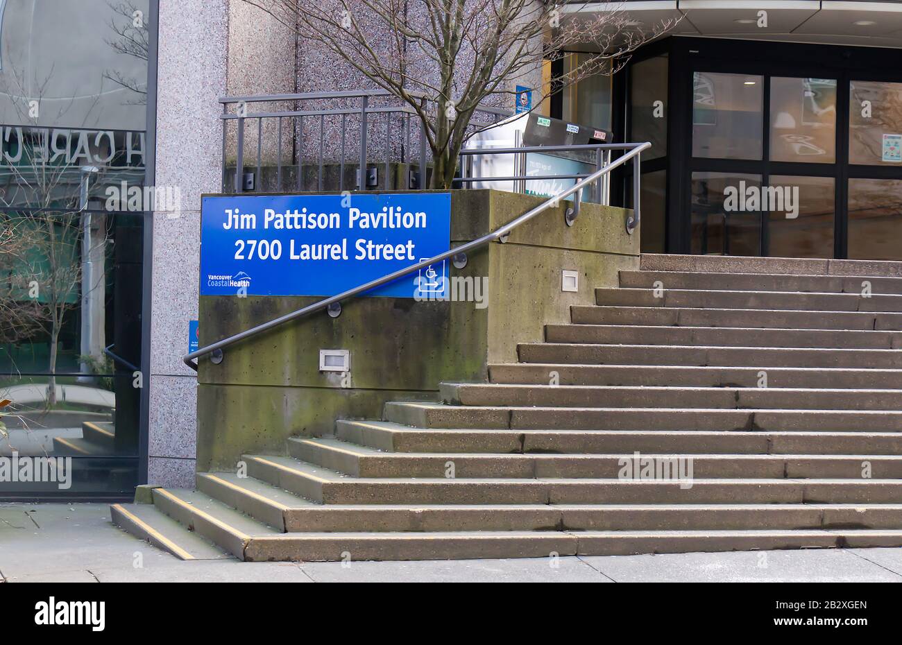 Vancouver, Canada - Le 17 Février 2020 : Vue De L'Entrée Du Département Du Pavillon Jim Pattison À L'Hôpital Général De Vancouver, Au 2700, Rue Laurel Banque D'Images