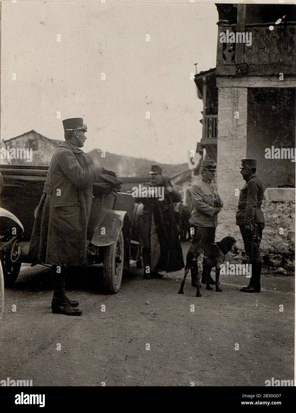 Verkauf von KÖVESS im Gespräch mit Oberst ZUBER (Bgd. Der 24 Gebirgs Brigade.) Aufgenommen anlässlich einer Inspizierungsreise nach Skutari in Rjeka am 13. März 1916. Banque D'Images