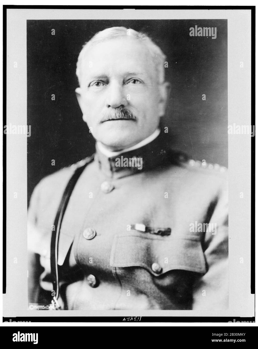 Le général John Joseph Pershing, portrait tête-et-épaules, face à l'avant, en uniforme Banque D'Images