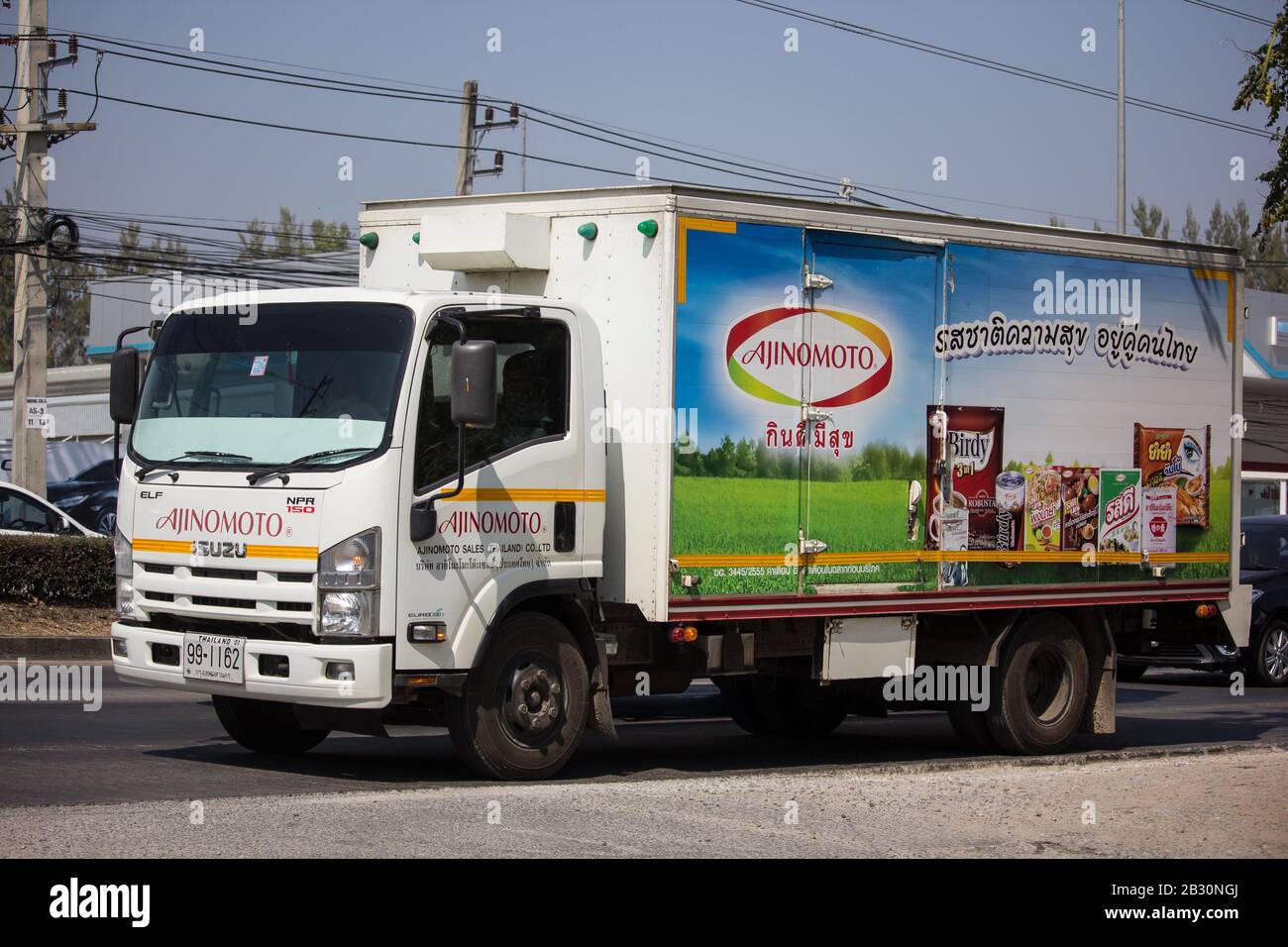 Chiangmai, Thaïlande - 7 février 2020: Camion à conteneurs de la société de vente d'Ajinomoto thaïlande. Photo à la route no 121 à environ 8 km du centre-ville de Chiangmai, TH Banque D'Images