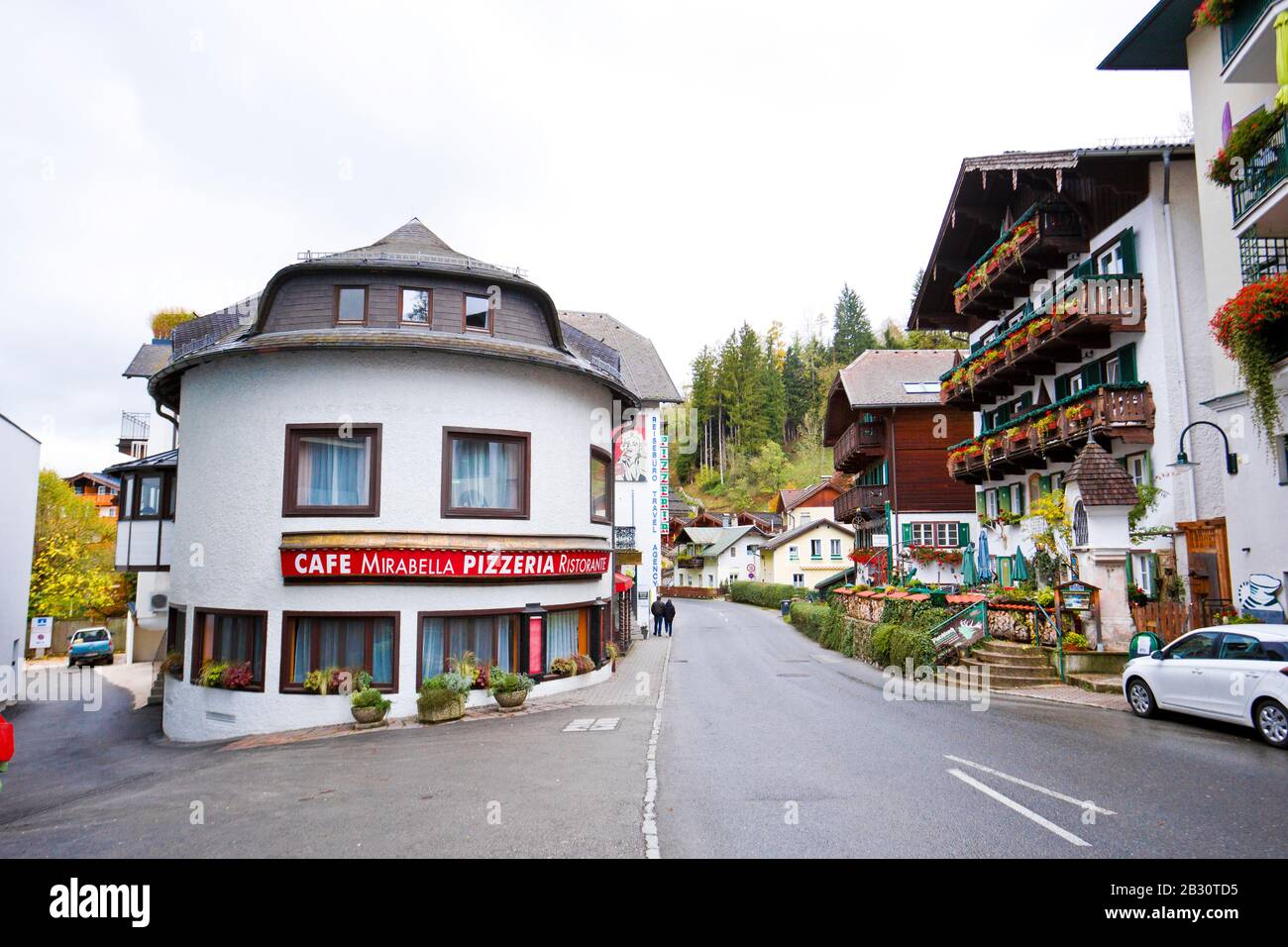 La vieille ville du village. Sankt Wolfgang est une destination de voyage célèbre, située au Wolfgangsee. Banque D'Images