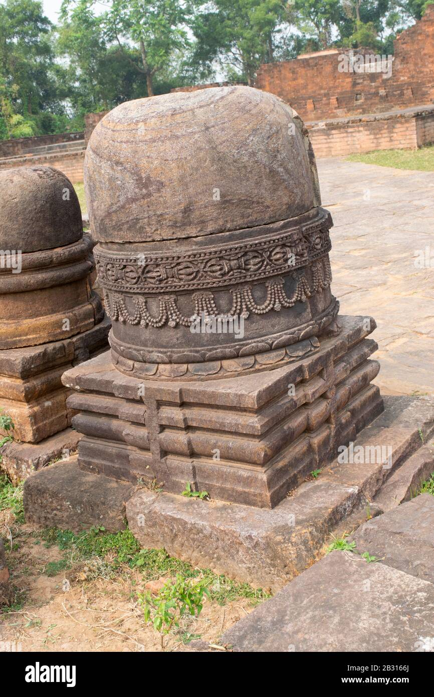 Un décoratif sur le tambour, stupa Mémorial près du monastère No 1, 9th siècle après J.-C., site bouddhiste, Ratnagrii, Orissa, Inde Banque D'Images