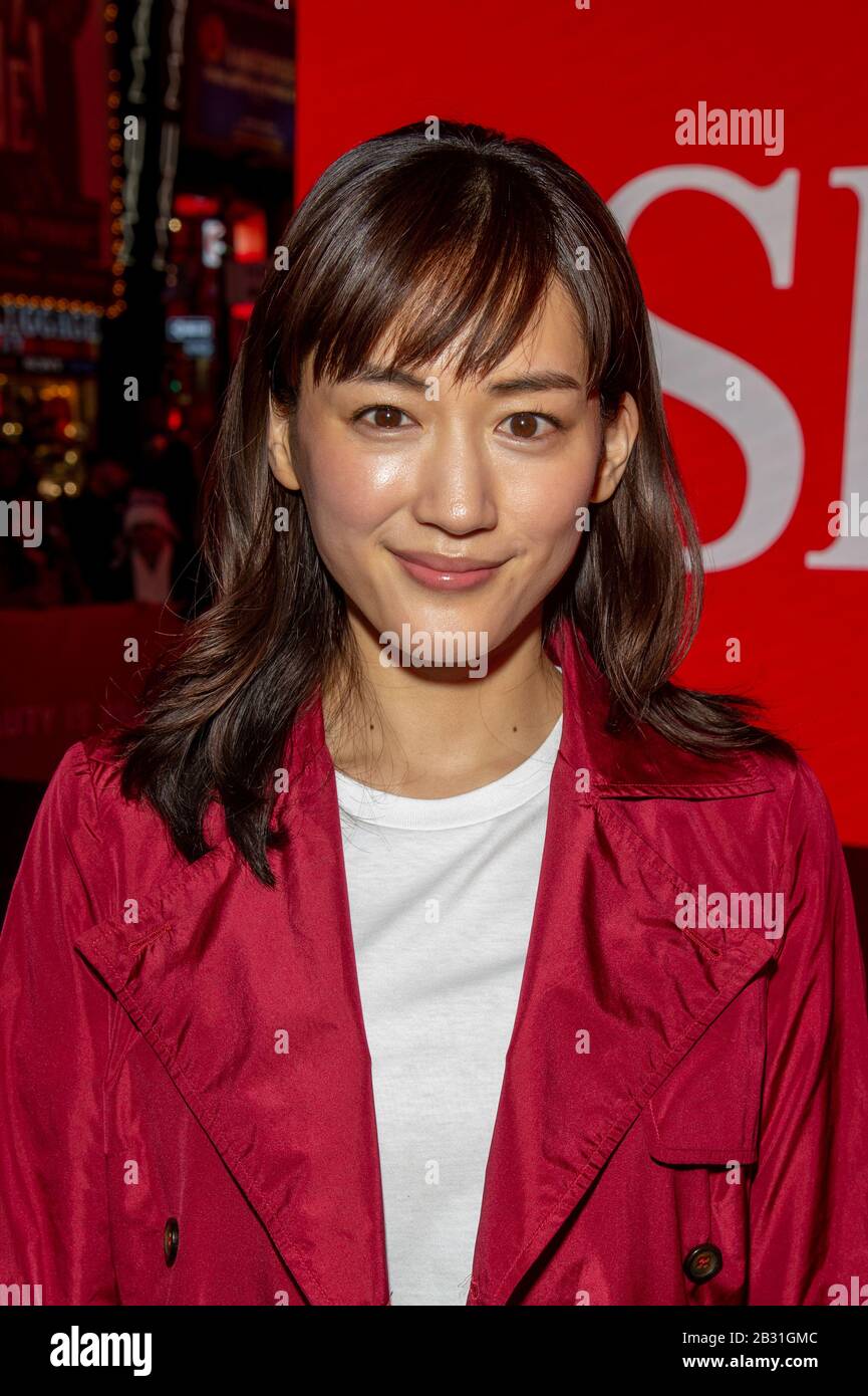 New York Ny Mars 03 L Actrice Et Chanteuse Haruka Ayase Apparait Dans Times Square Pour La Campagne De Beaute Sk Ii Le 03 Mars A New York Photo Stock Alamy
