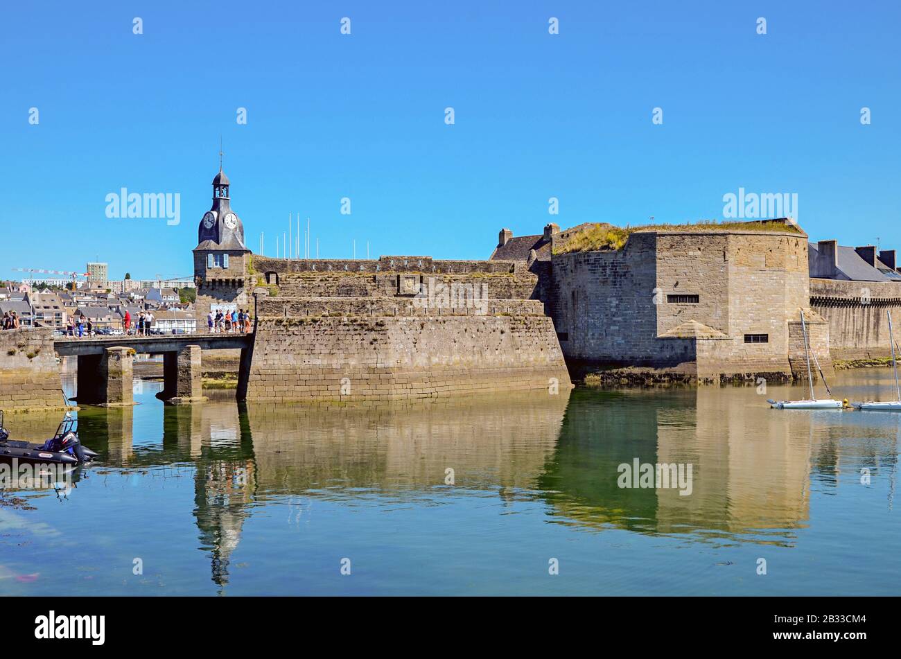 Le port de Concarneau et sa partie médiévale de Ville Close qui est une ville fortifiée sur une