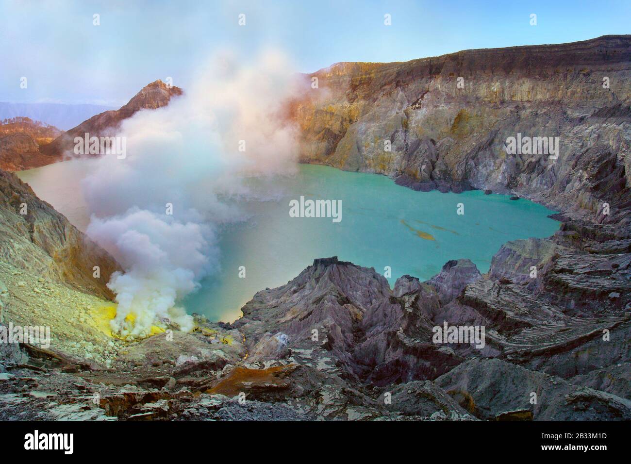 Kawah gunung ijen Banque de photographies et d’images à haute ...