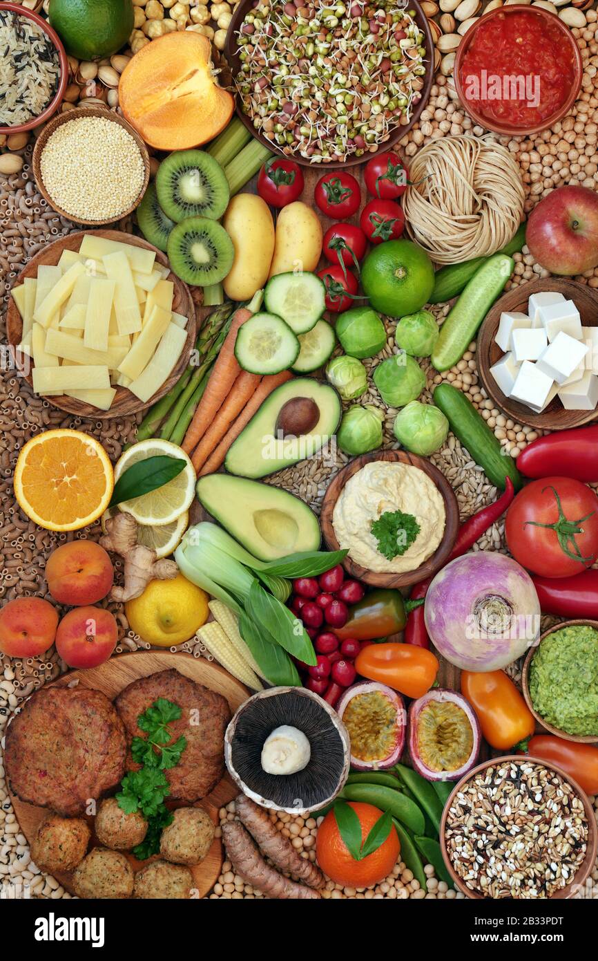 Grande collection d'aliments de santé végétaliens avec des aliments riches en protéines, antioxydants, vitamines, anthocyanines, minéraux fibres alimentaires et glucides intelligents. Banque D'Images
