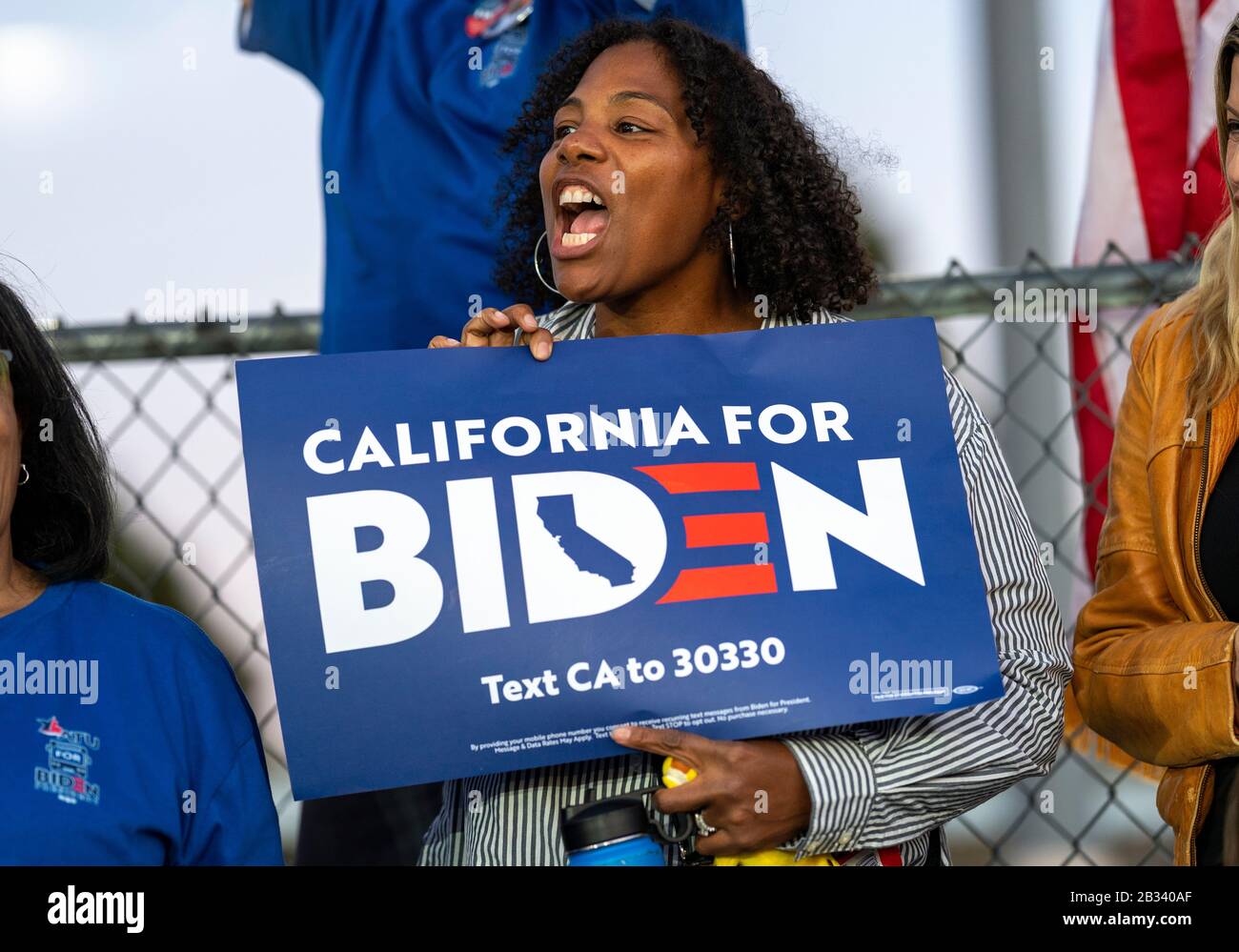 Los Angeles, Californie, États-Unis . 3 mars 2020. Les partisans du candidat démocrate à la présidence Joe Biden assistent à un super rassemblement de campagne du mardi à Los Angeles, en Californie, le 3 mars 2020. (Photo De Ronen Tivony/Sipa Usa) *** Veuillez Utiliser Le Crédit Du Champ De Crédit *** Crédit: Sipa Usa/Alay Live News Banque D'Images