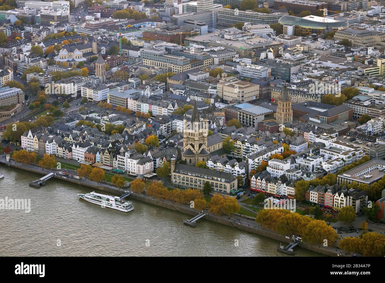 , vieille ville de Cologne au Rhin avec la Grande église Saint-Martin et la tour de l'Hôtel de Ville de Cologne, 18.10.2012, vue aérienne, Allemagne, Rhénanie-du-Nord-Westphalie, Cologne Banque D'Images