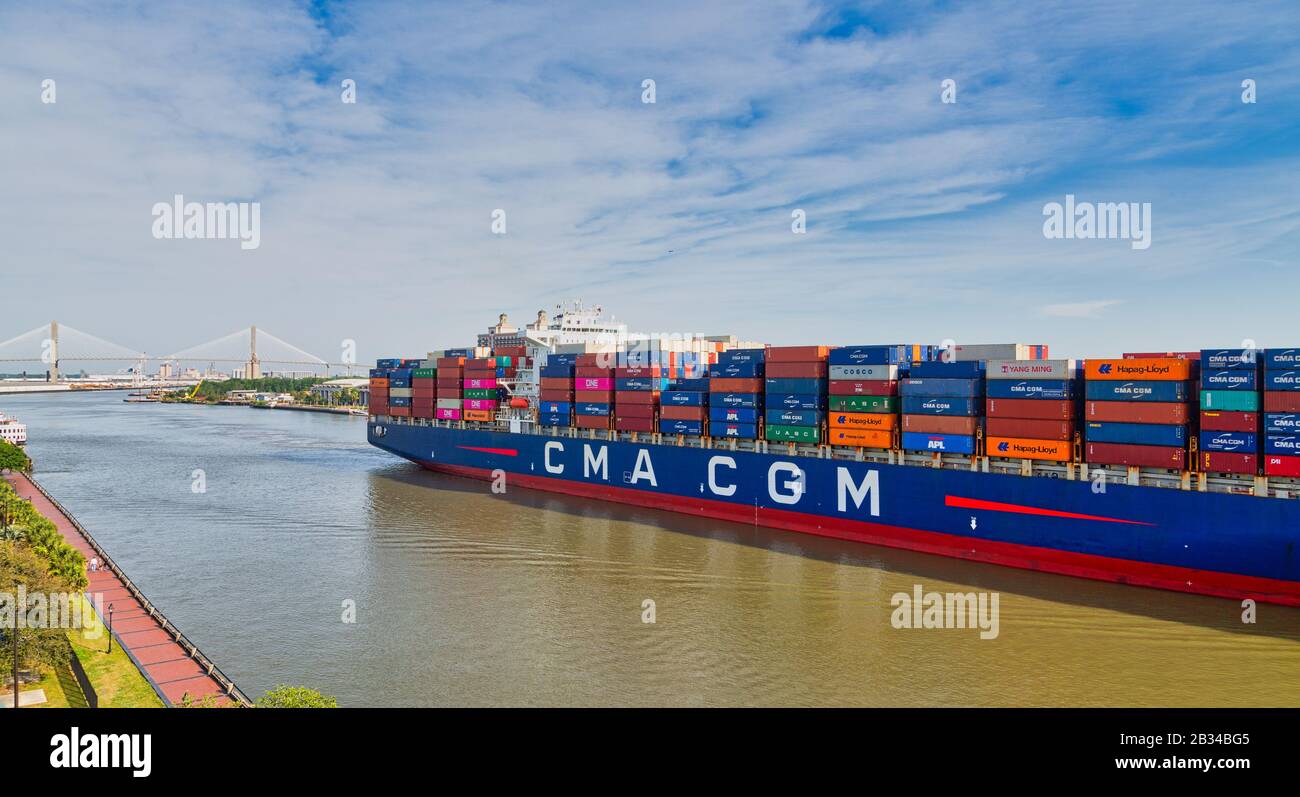 Cargo CMA CGM à Savannah River Banque D'Images