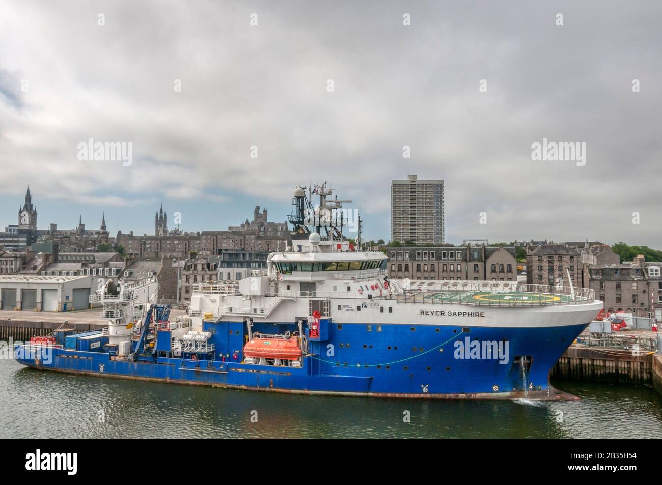 Le navire d'approvisionnement offshore et le bateau de soutien de plongée Prennent Sapphire, appartenant À Rever Offshore, dans son port d'origine d'Aberdeen. Banque D'Images