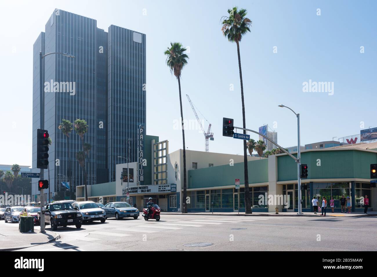 Hollywood, Californie est la demeure de nombreuses structures et monuments emblématiques qui rendent hommage aux célébrités et à l'industrie de la télévision et du cinéma. Banque D'Images