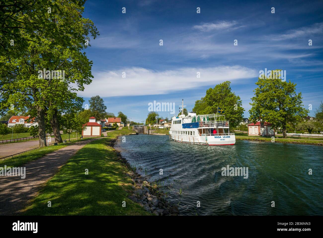 Suède, Sud-est de la Suède, Bergs Slussar, petit défroisseur A les écluses du canal de Gota avec les passagers Banque D'Images