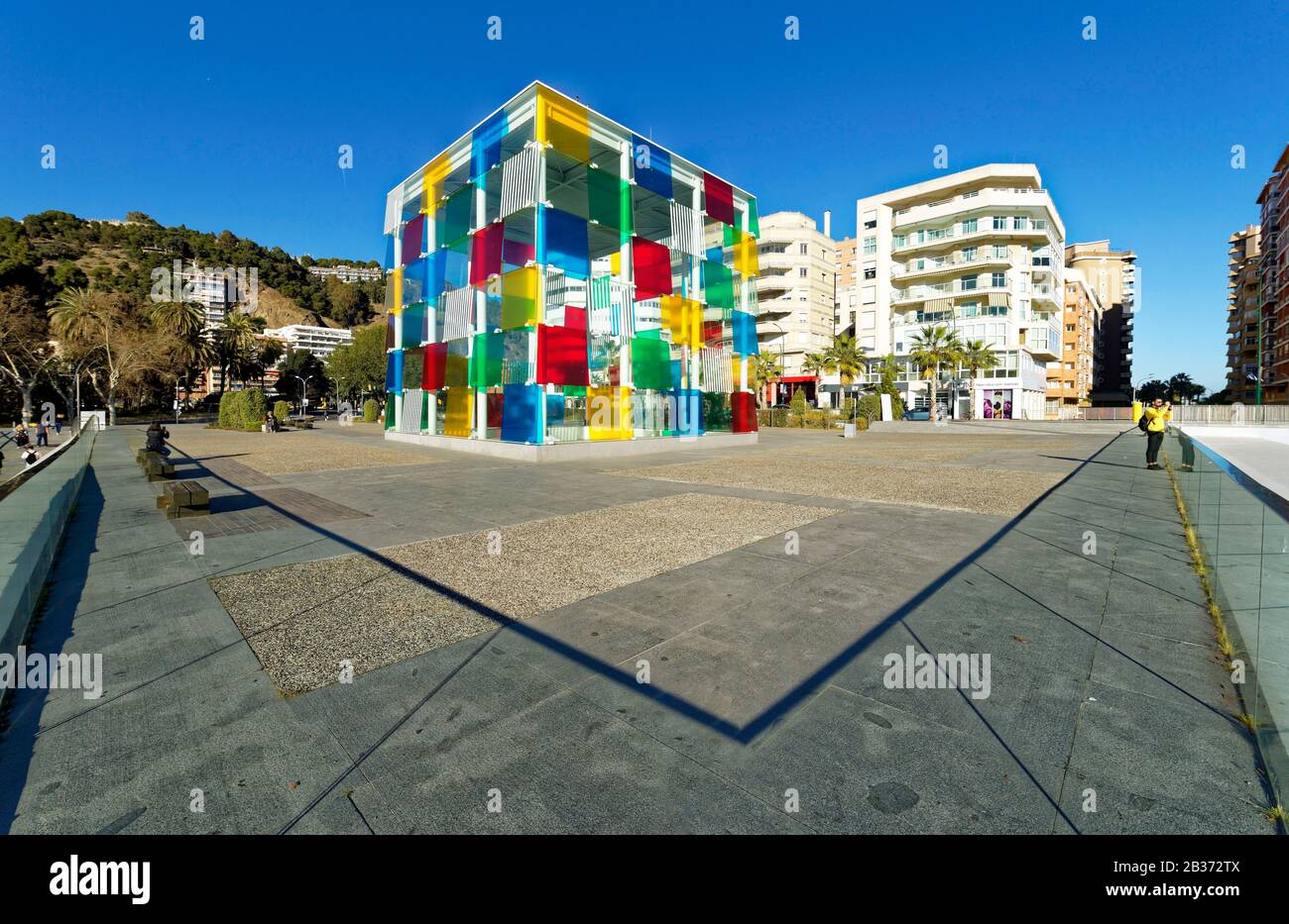 Espagne, Andalousie, Costa del sol, Malaga, le bord de mer sur le port, Le Centre d'art Pompidou le Cube par Daniel Buren Banque D'Images
