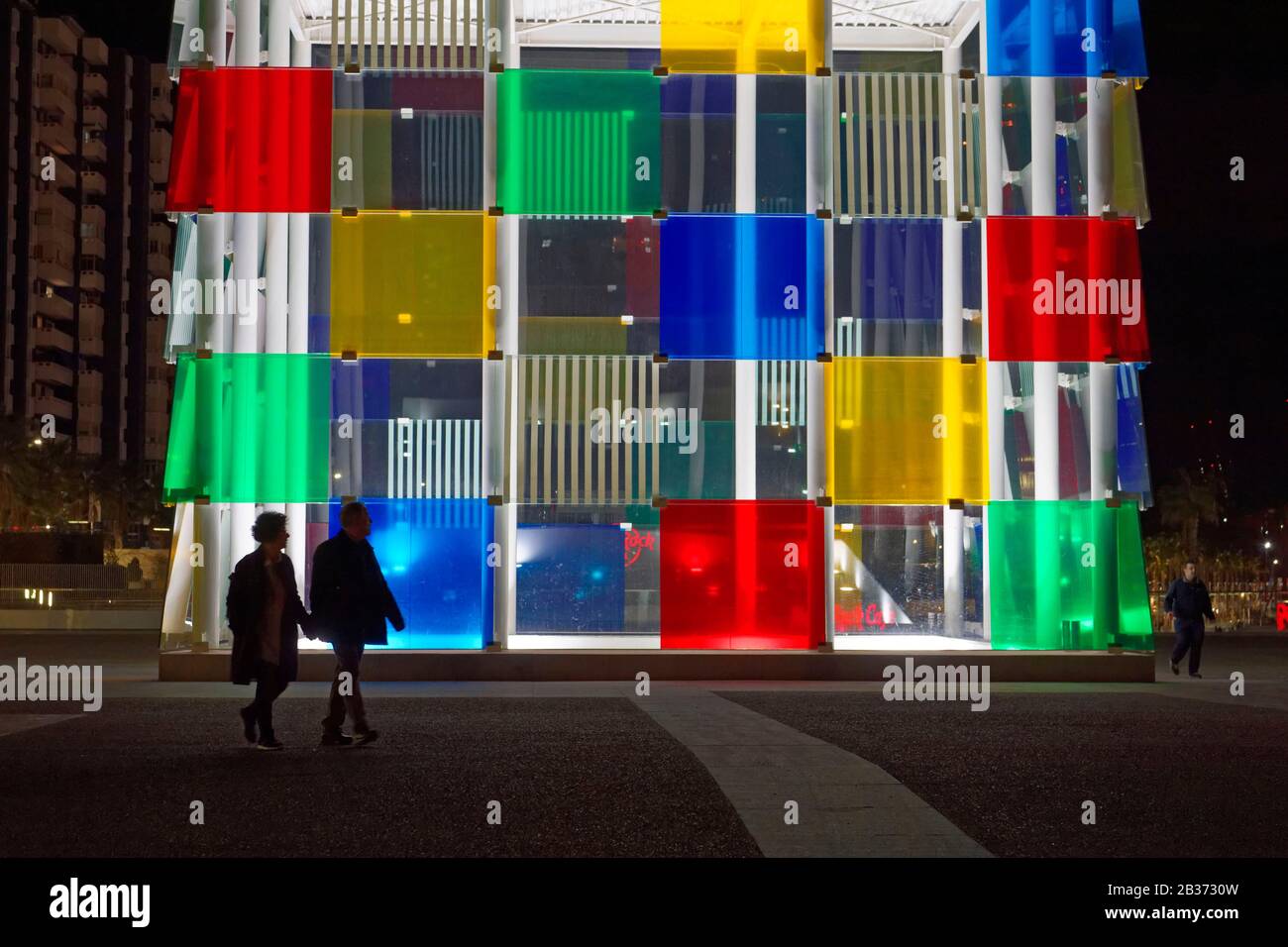 Espagne, Andalousie, Costa del sol, Malaga, le bord de mer sur le port, Le Centre d'art Pompidou le Cube par Daniel Buren Banque D'Images