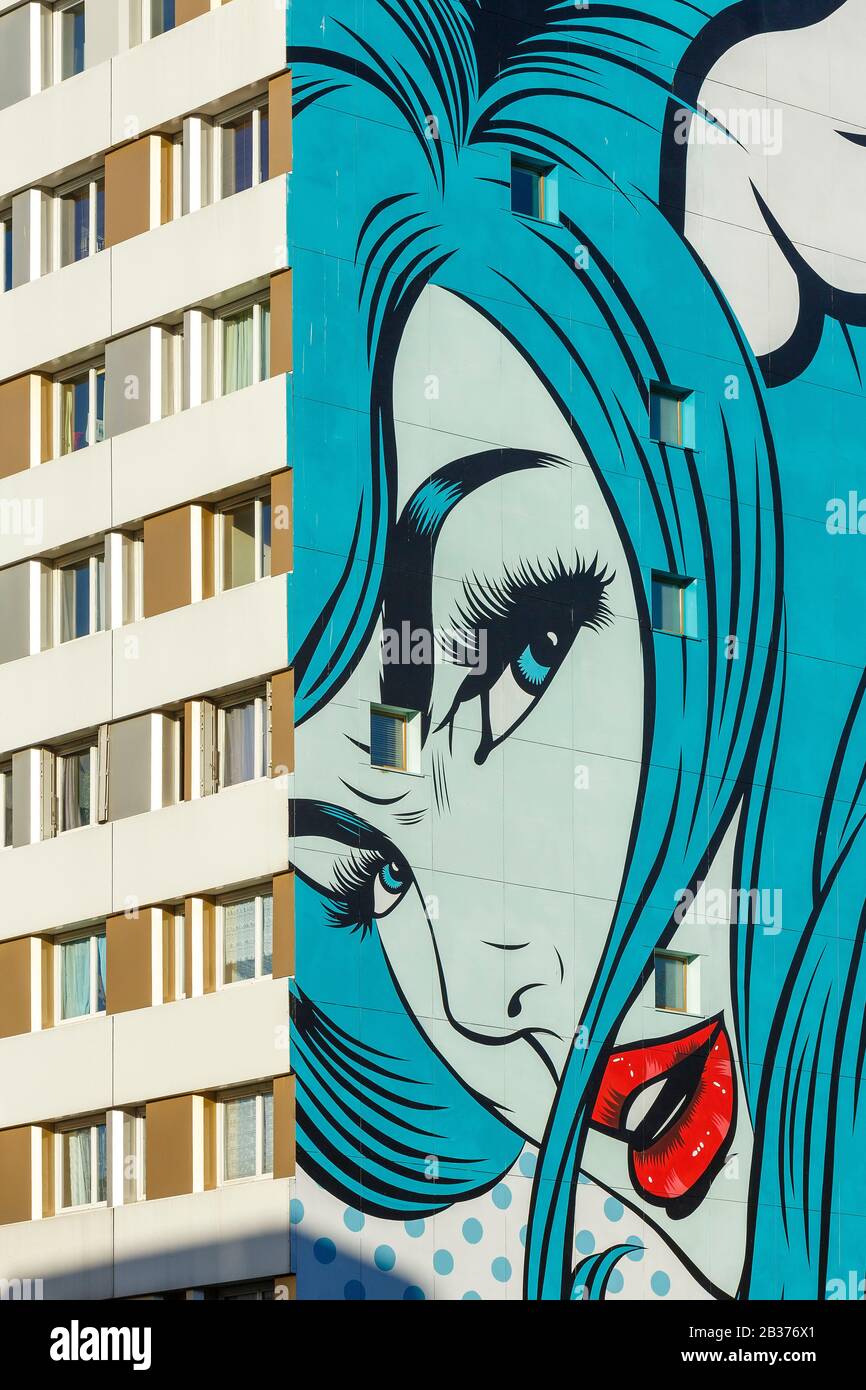 France, Paris, art de la rue, fresque appelée Turncoat de DFAce sur la façade d'un immeuble d'appartements du Boulevard Vincent Auriol Banque D'Images
