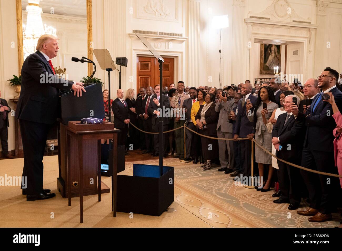 Le président américain Donald Trump prononce des remarques lors d'une réception du mois de l'histoire des Noirs avec les dirigeants africains américains dans la salle est de la Maison Blanche le 27 février 2020 à Washington, DC. Banque D'Images