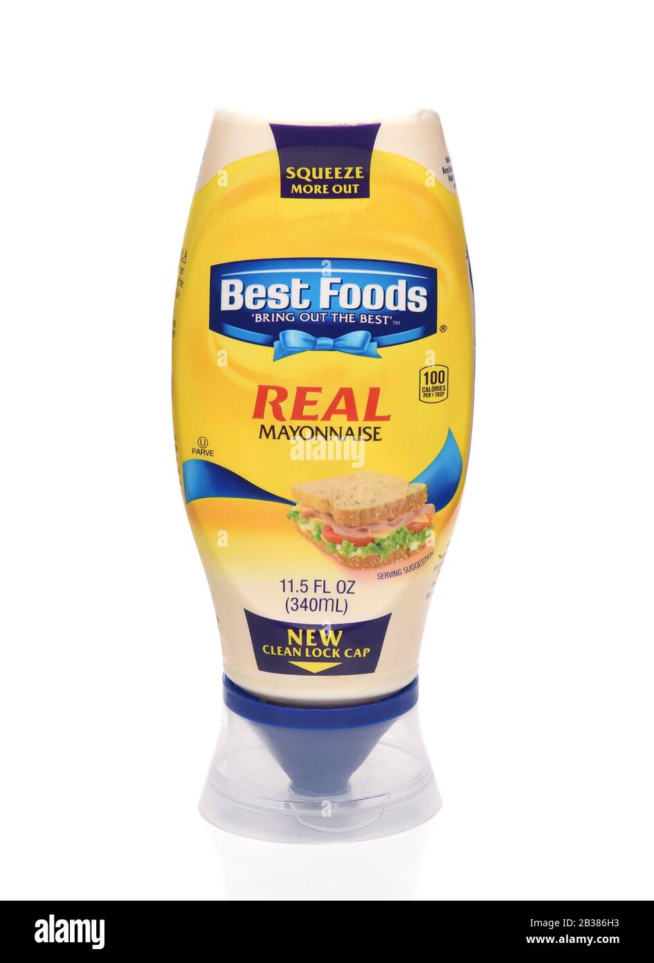 Irvine, CA - 31 MAI 2017 : une bouteille en plastique de 22 oz de Mayonnaise Best Foods. BEST Foods et Hellmann's sont des marques utilisées pour la même ligne de mayonn Banque D'Images
