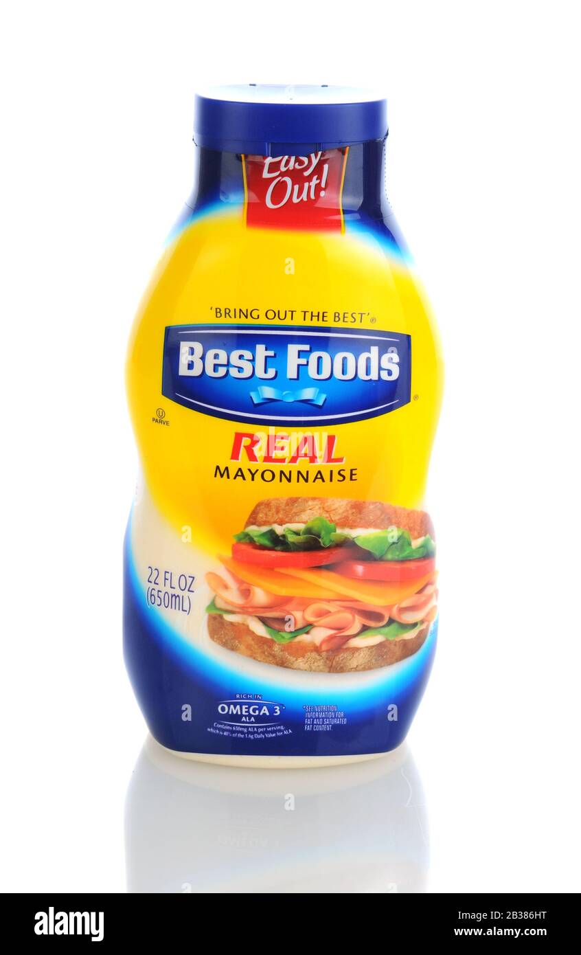 Irvine, CA - 11 janvier 2013 : une bouteille en plastique de 22 oz de Mayonnaise Best Foods. BEST Foods et Hellmann's sont des marques qui sont utilisées pour le même l Banque D'Images