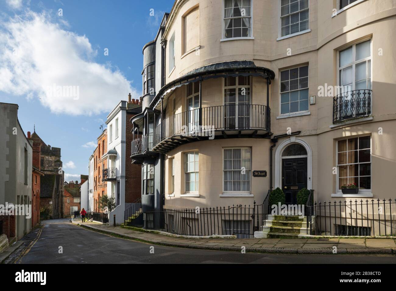 Vue sur Croft Road dans la vieille ville avec l'église St Clements, Hastings, East Sussex, Angleterre, Royaume-Uni, Europe Banque D'Images