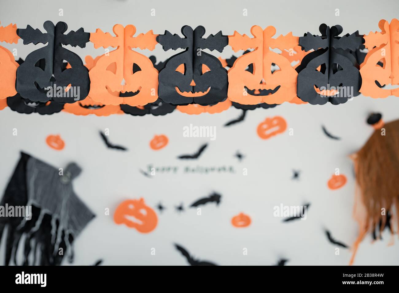 Ornement suspendu, scènes dans le festival d'Halloween dans la salle. Décoration de la décoration d'Halloween. Banque D'Images