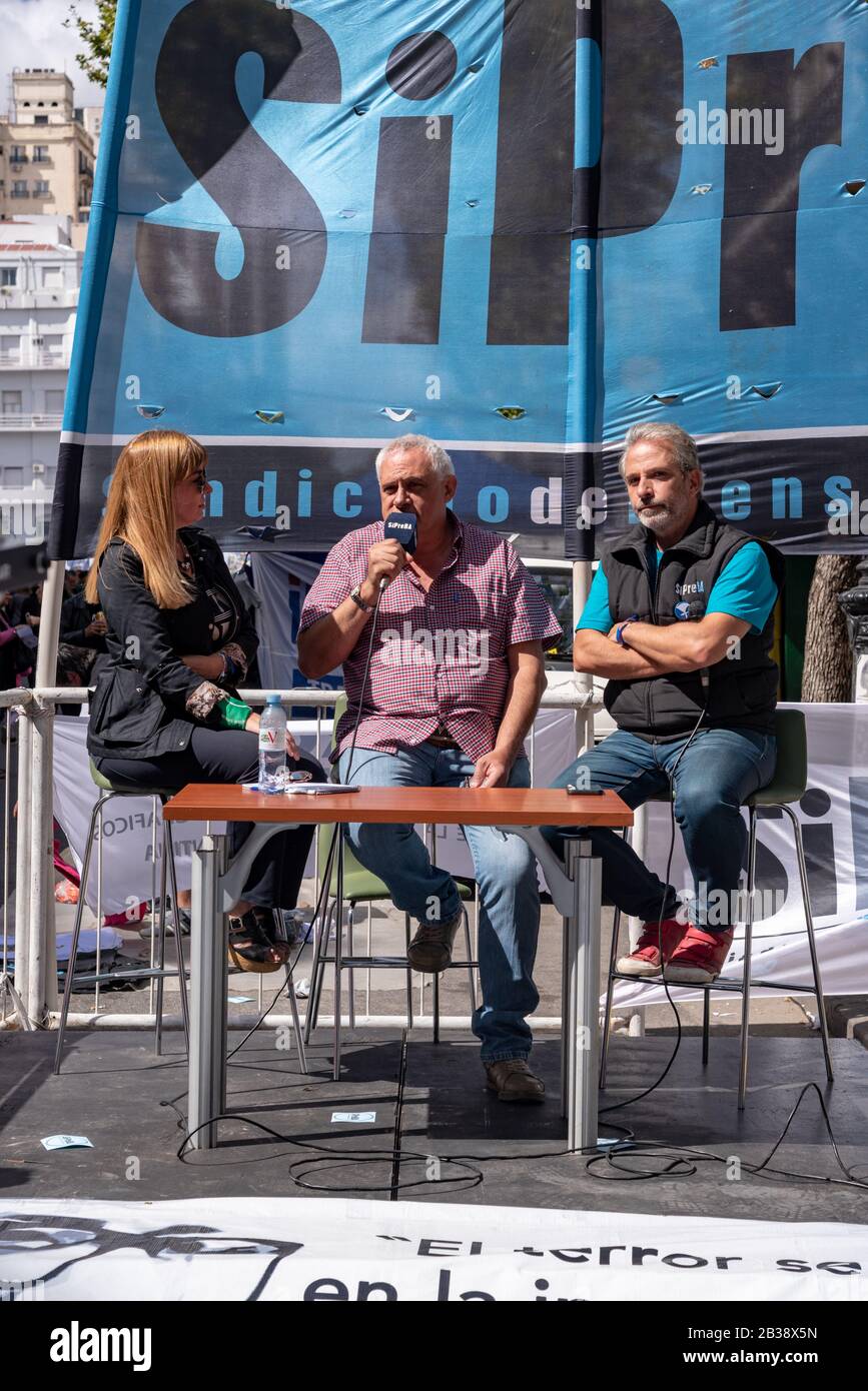 SiPreBA ou "Syndicat des travailleurs de la presse de Buenos Aires" dans une transmission en direct à la manifestation Populaire pendant la Journée nationale de la mémoire, de la vérité et de la justice Banque D'Images