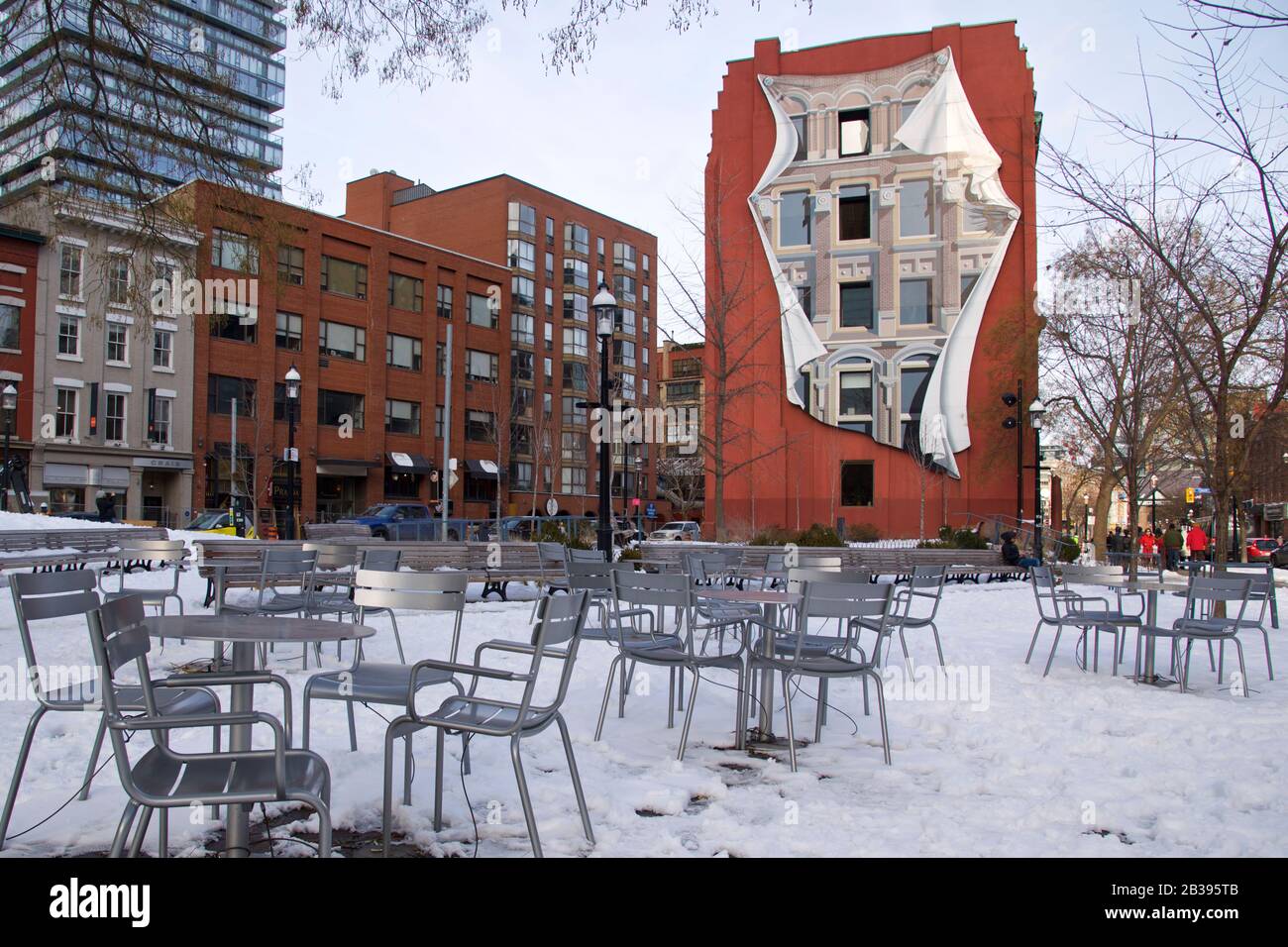 Paysage urbain - Bâtiment Gooderham - bâtiment emblématique avec une murale Banque D'Images