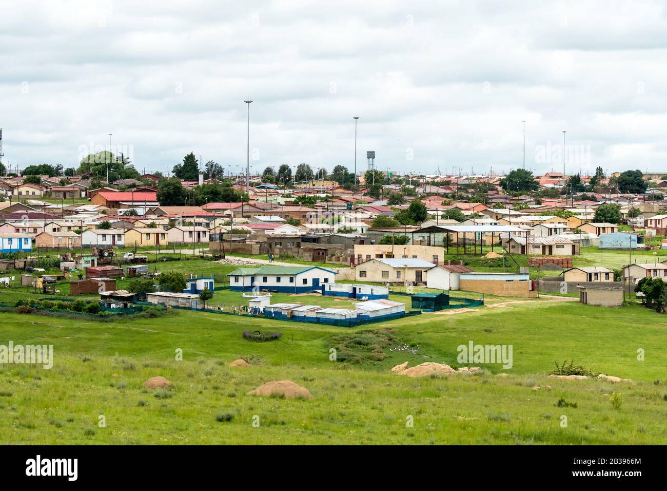 Vue panoramique sur une petite ville et une communauté rurales africaines dans la province de l'État libre, Afrique du Sud Banque D'Images