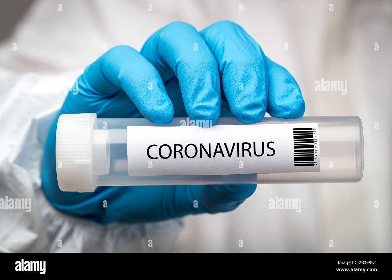Test de l'écouvillon du coronavirus Banque D'Images