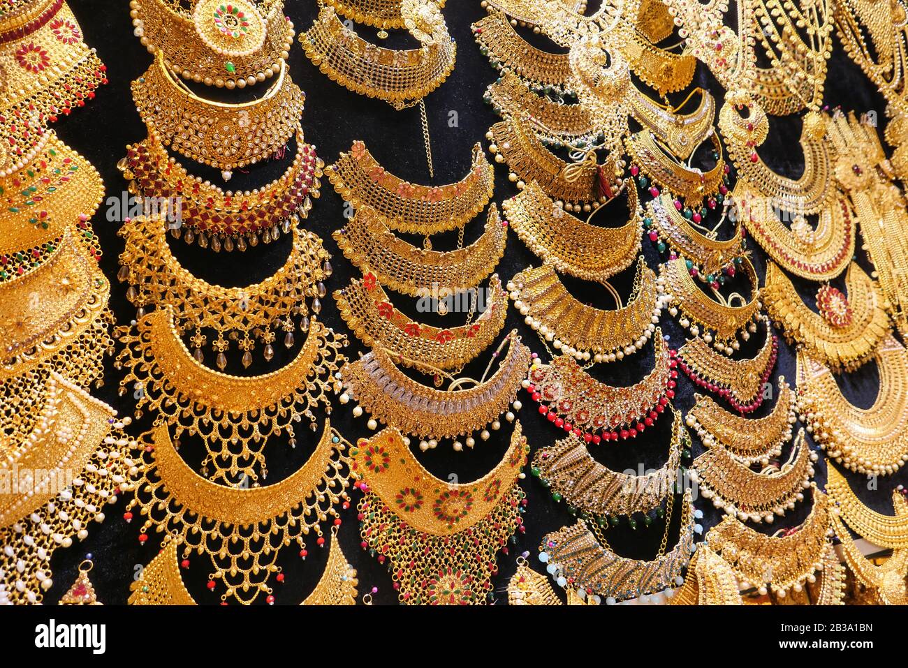 vue de dessus des bijoux ou de l'or dans une boîte Banque D'Images