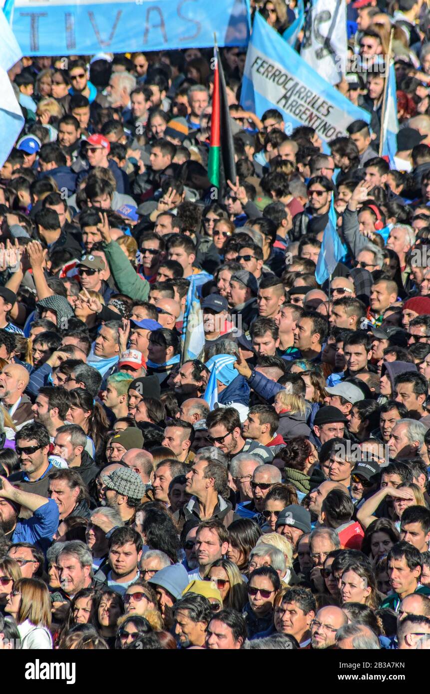 Sarandí, Buenos Aires, Argentine - 23 février 2017: Stade Fotball complet en action politique par Cristina Fernández de Kirchner Banque D'Images