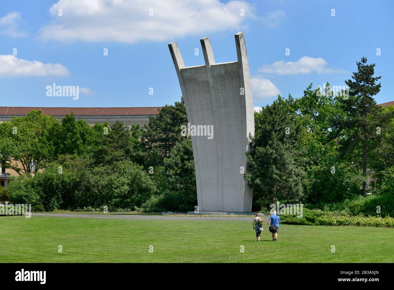 Luftbrueckendenkmal, Platz der Luftbruecke puis, Tempelhof, Berlin, Deutschland Banque D'Images