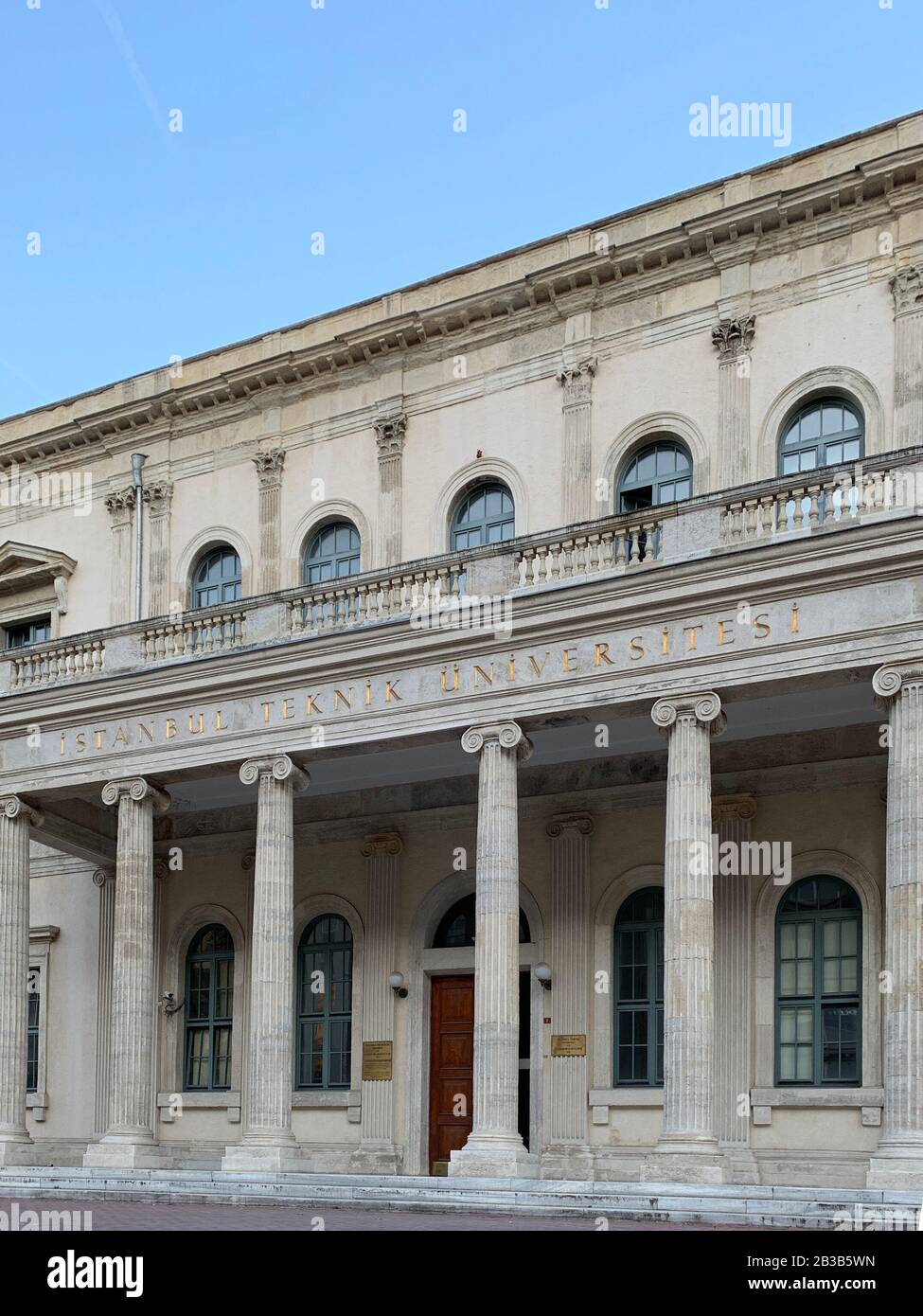 Entrée de l'une des plus anciennes universités d'Istanbul. Banque D'Images