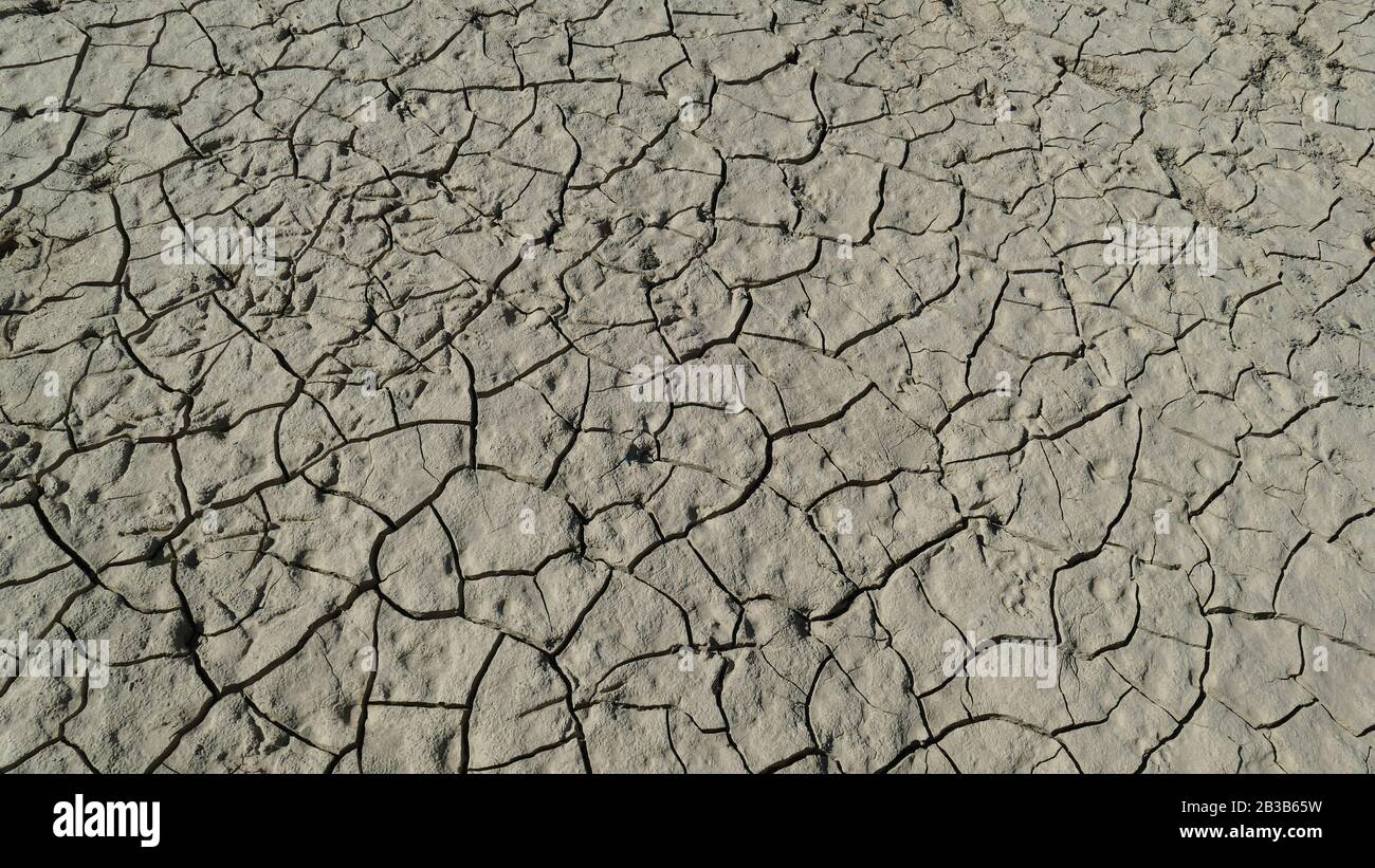 Sol sans eau du réservoir Yesa en Navarre - octobre 2019 Banque D'Images