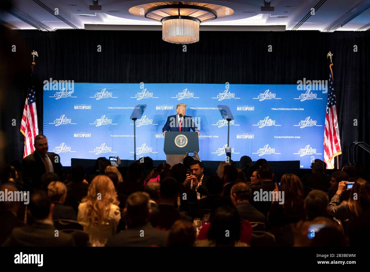 Washington, États-Unis D'Amérique. 04 mars 2020. Washington, États-Unis D'Amérique. 04 Mars 2020. Le président américain Donald Trump s’adresse au sommet législatif de la coalition latino-américaine au JW Marriott le 4 mars 2020 à Washington, DC. Crédit : Tia Dufour/White House Photo/Alay Live News Banque D'Images